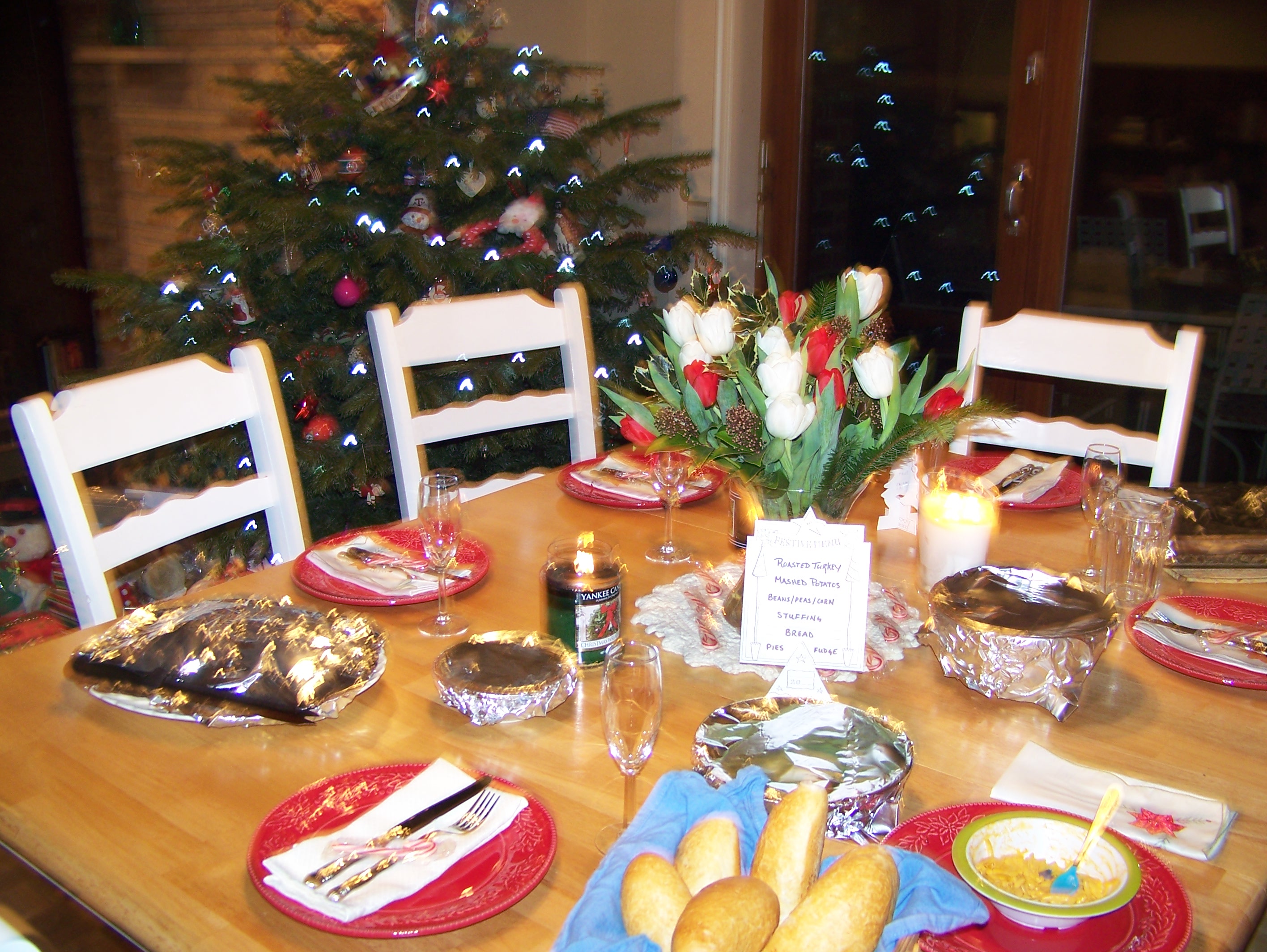 kidtablecheersxmas07.JPG